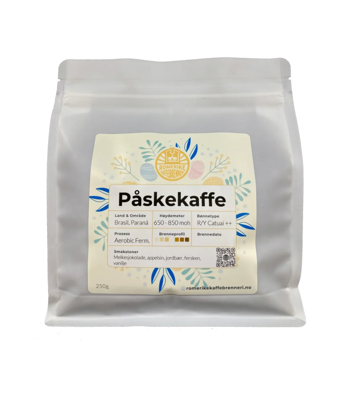 Påskekaffe - Årets påskekaffe kommer ikke fra andre enn selveste Mikel hos Romerike kaffebrenneri. Mikel vant Norgesmesterskapet i Kaffebrenning i 2023 og stilte for Norge i verdensmesterskapet. Årets påskekaffe passer like til frokosten som i solveggen. Den er rett og slett HIMMELSK! Påskekaffe