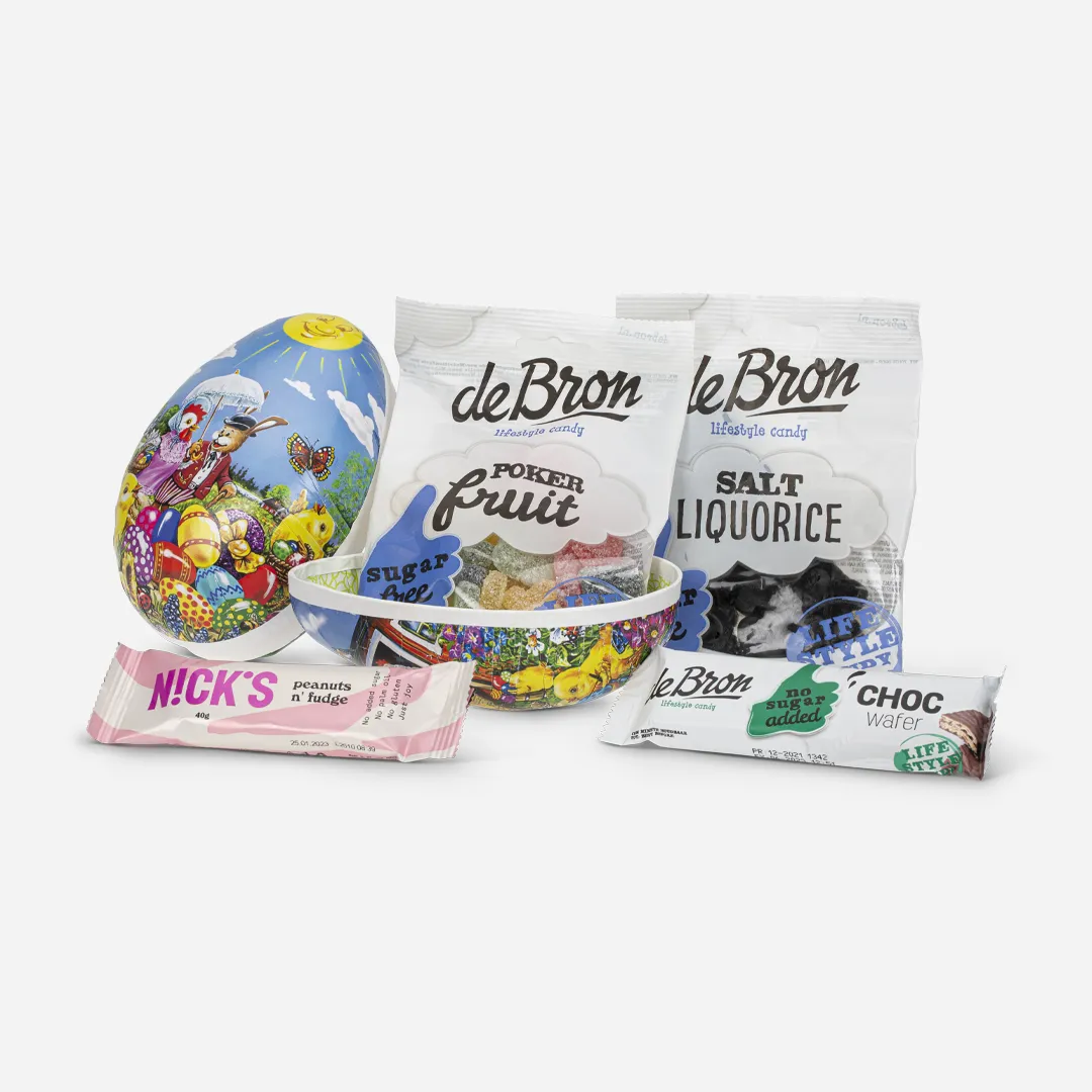 Sukkerfri Påskeegg 15cm - Innhold: De Bron Choc Wafer 34g, Nicks Peanuts n’ fudge 40g, De Bron Salt liquorice 100g, De Bron Poker Fruit 100g Sukkerfri Påskeegg 15cm