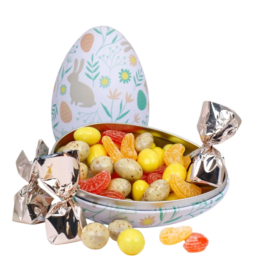 Påskeegg Harepus - Fylt Med Påskegodt - Påskeegg Harepus - Fylt Med 315g Påskegodt Sjokoladekuler Karameller Pasjonsfruktmandler: Sjokoladedragert mandel med hvit sjokolade og pasjonsfrukt Vingummi med hvit sjokolade, bringebær og ingefær Harepus påskeegg fylt med godteri